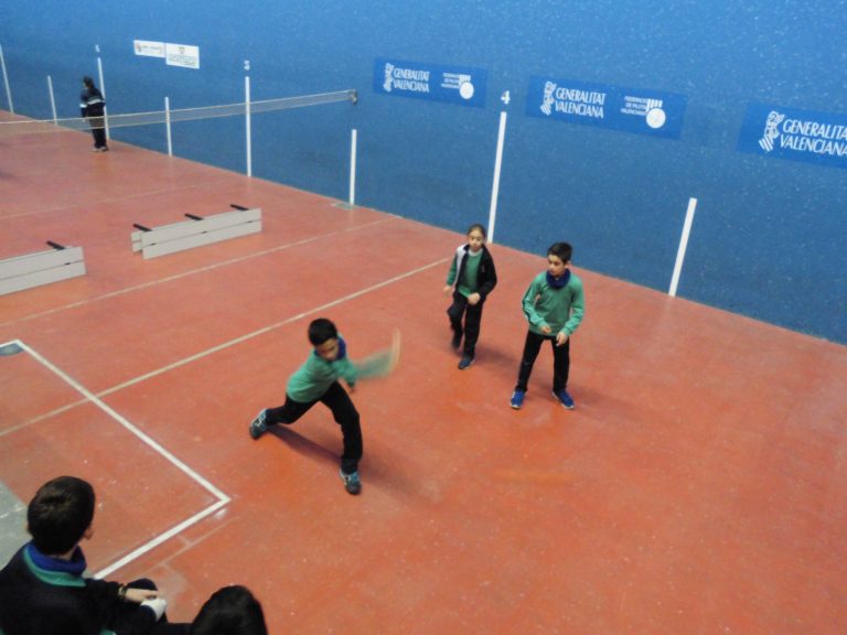 Aprenent a jugar a pilota