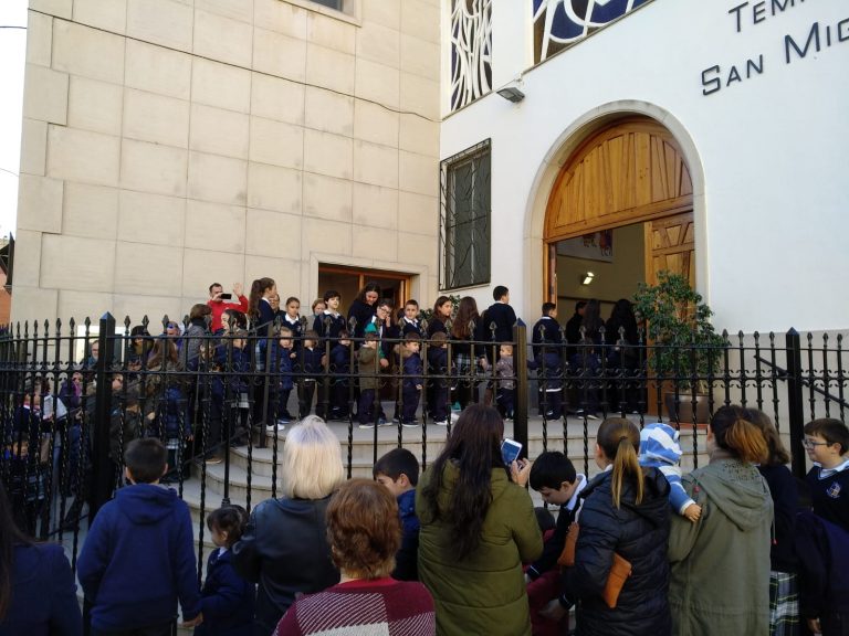 Acompañamiento de alumnos de Primaria por los alumnos de Ciclos Formativos