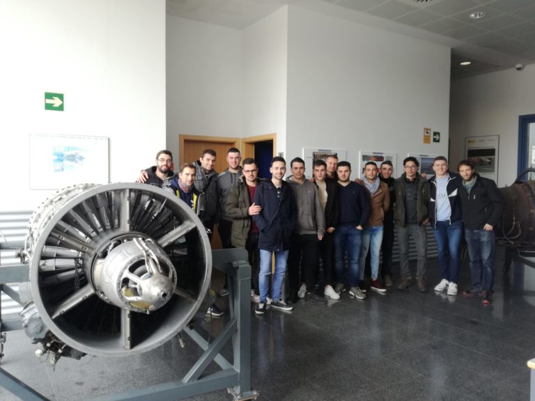 Visita al departamento de Motores Térmicos de la UPV