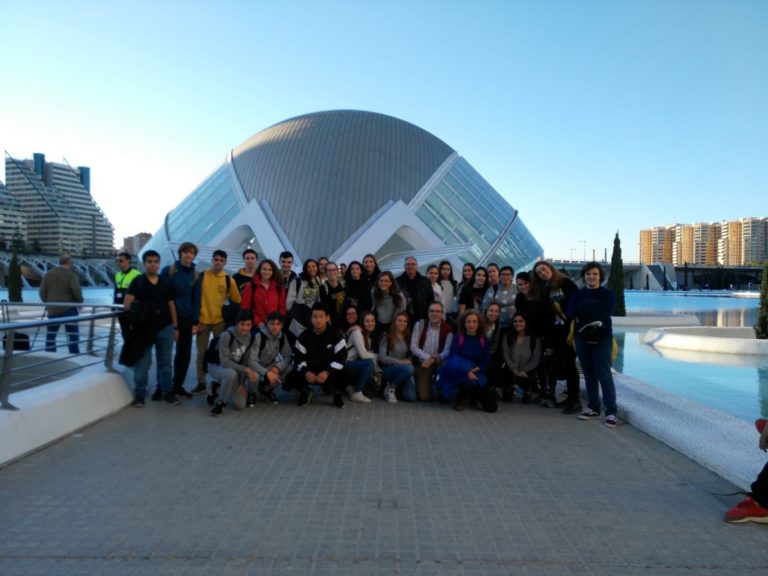 Els alumnes de l’Aula d’Excel·lència visiten l’Hemisfèric