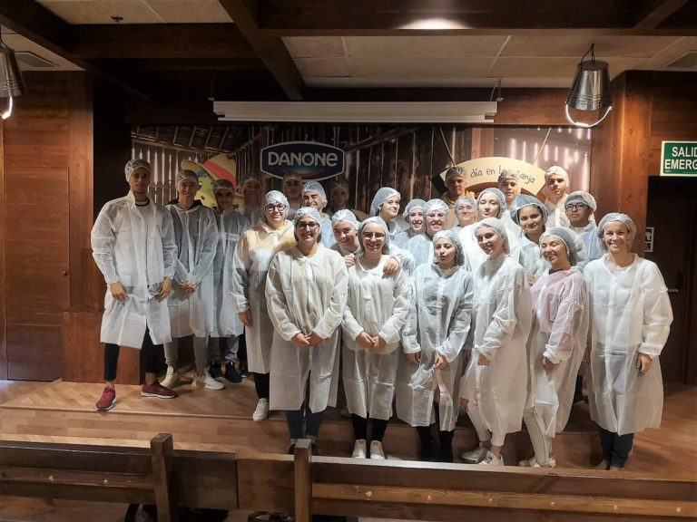 Visita de los alumnos de 1ºGestión Administrativa a la fábrica DANONE de Aldaia