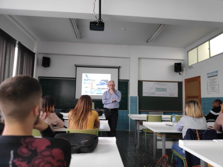 Visita a Ciclos Formativos de D. Ramón Arias, Inspector de Aduanas