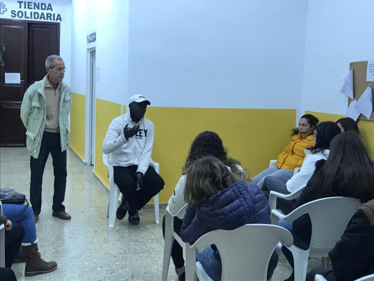 Visita de Ciclos Formativos a Cáritas de Moncada